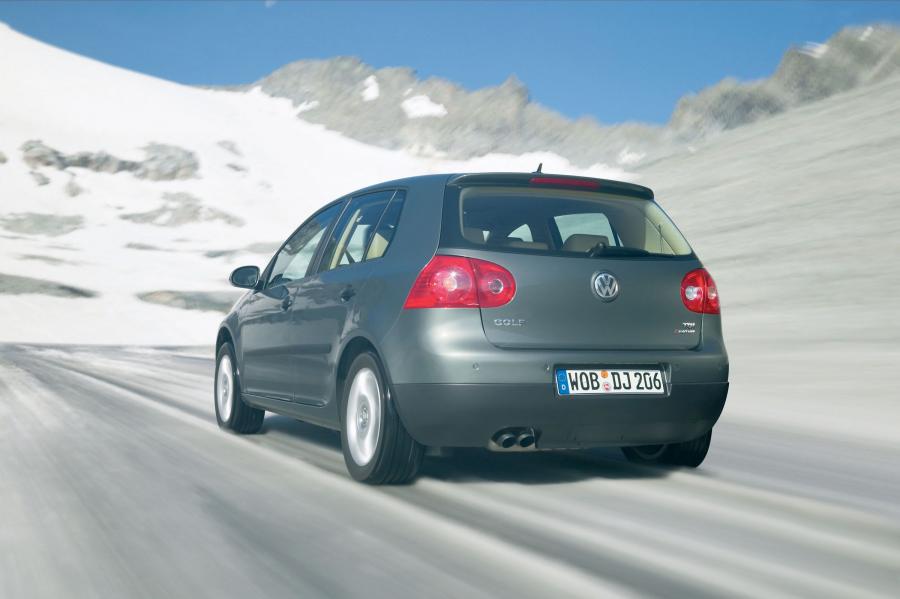  Volkswagen Golf 2004 года  (фото 92 из 170)
